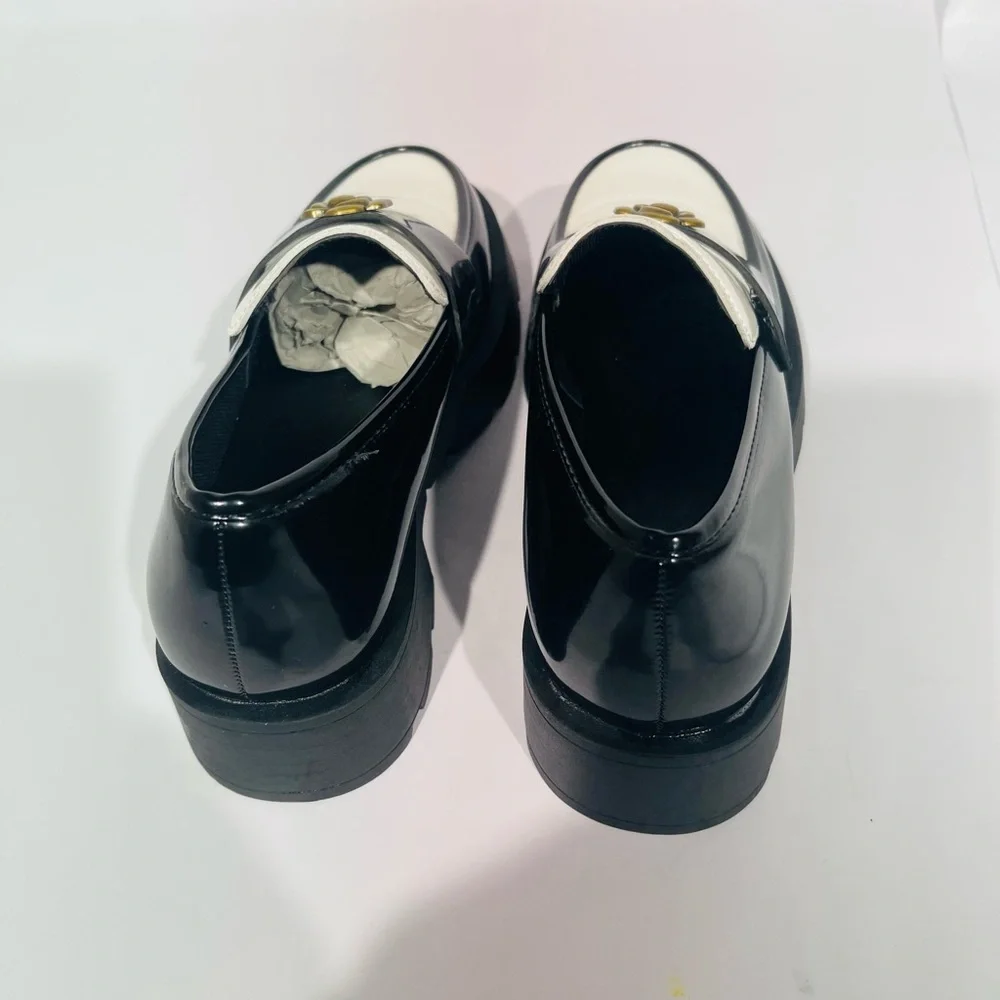 Elegant Black and White Loafers - Picture 13 of 13